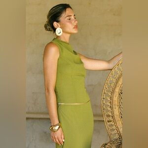 PrettyLittleThing • NWT high neck cowl top PTP 17”